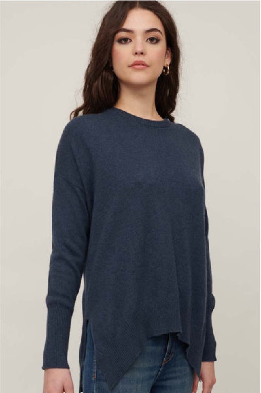 &Isla Eve Curved Hem Crew Aw22